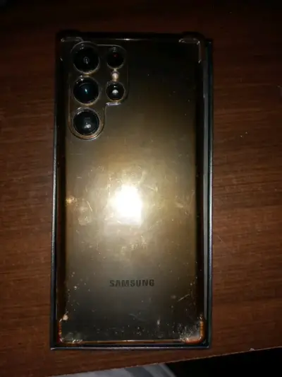 Samsung Galaxy S22 Ultra en buen estado - miniatura 2