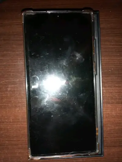 Samsung Galaxy S22 Ultra en buen estado - miniatura 3