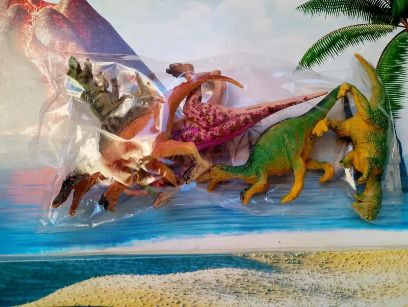 Set de Figuras de Dinosaurios de Plástico