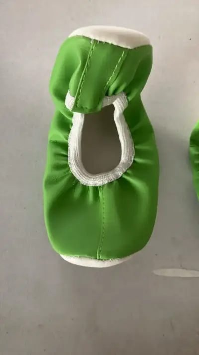 Zapatillas chicle verde y negra talla 34-35 - miniatura 2