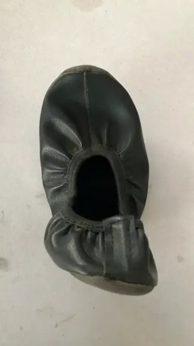 Zapatillas chicle verde y negra talla 34-35 - miniatura 3