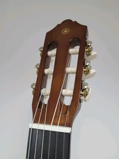 Guitarra clásica Yamaha C40 Nueva - miniatura 4