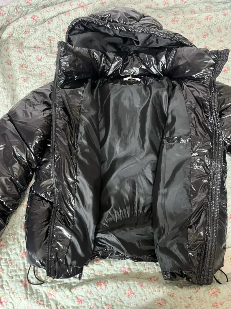 Chaqueta acolchada negra con capucha - 2