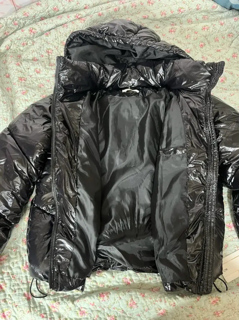 Chaqueta acolchada negra con capucha - 3