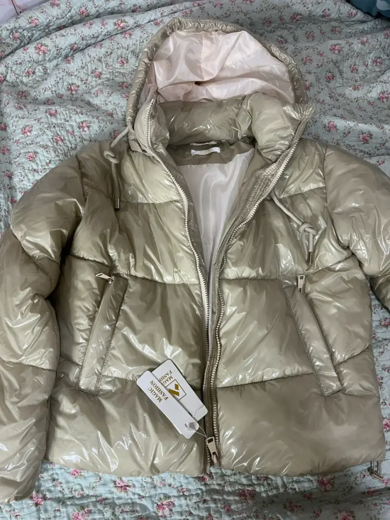 Chaqueta acolchada beige con capucha - 4