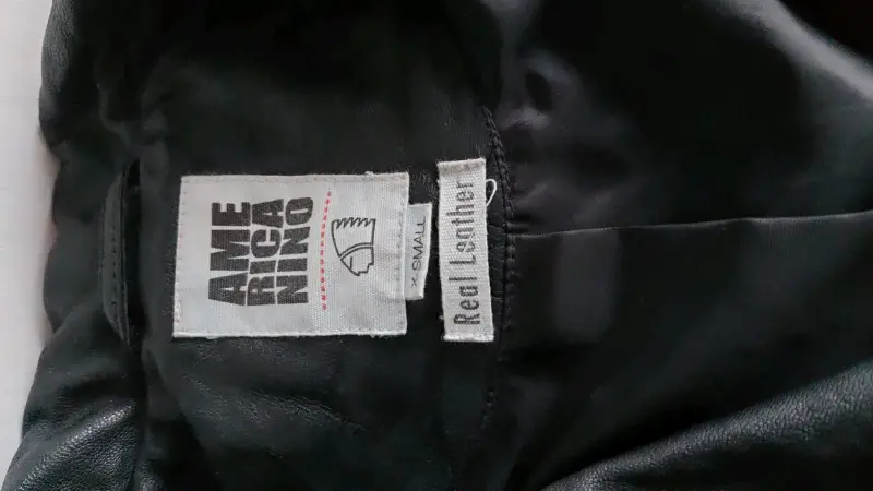 Chaqueta de cuero negra con tachas para mujer - 3