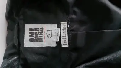 Chaqueta de cuero negra con tachas para mujer - miniatura 3