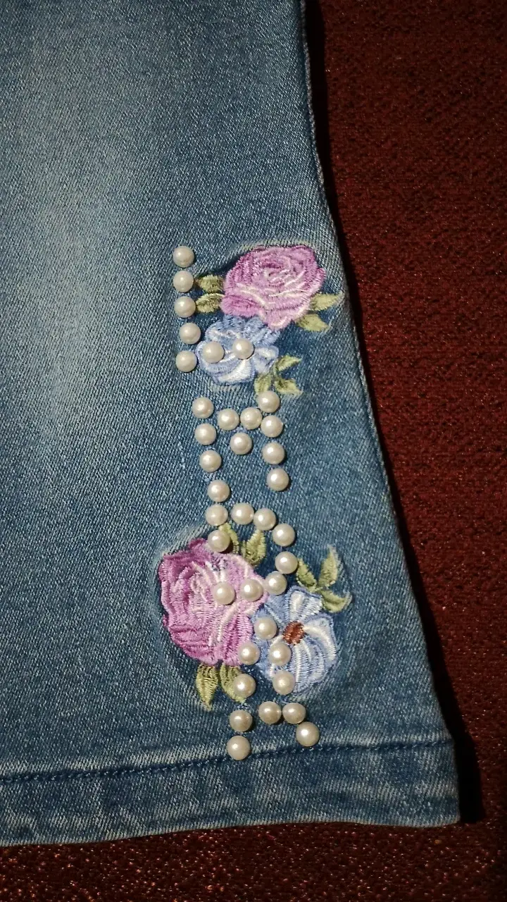 Jeans de niña con bordado floral - 2