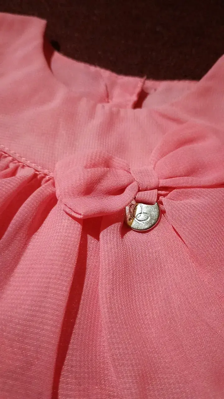 Vestido rosado para niña con volantes - 3