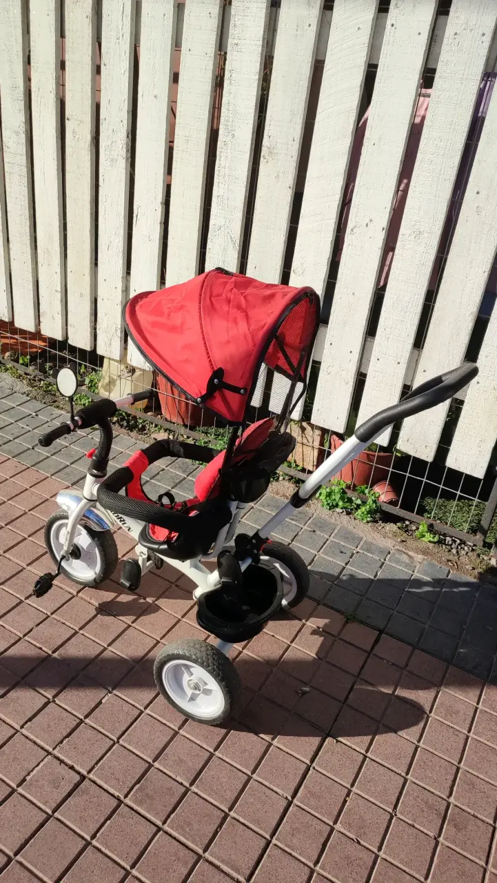 Triciclo infantil rojo con manillar ajustable - 1