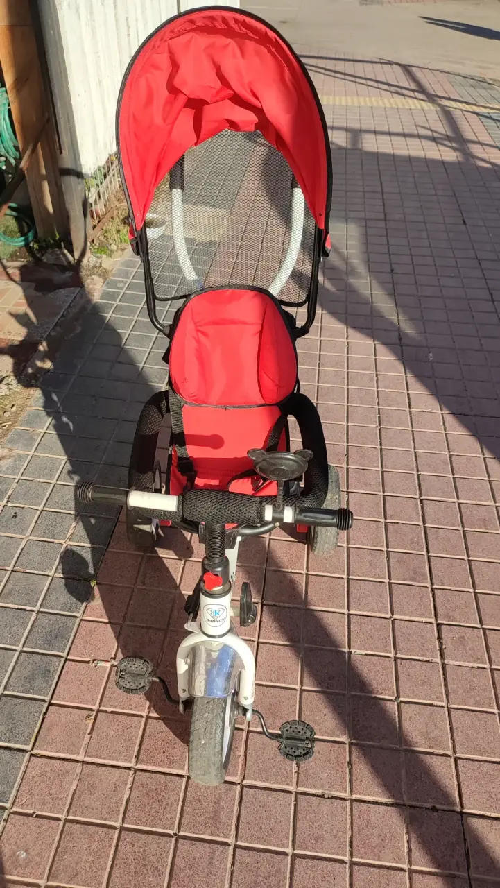 Triciclo infantil rojo con manillar ajustable - 2