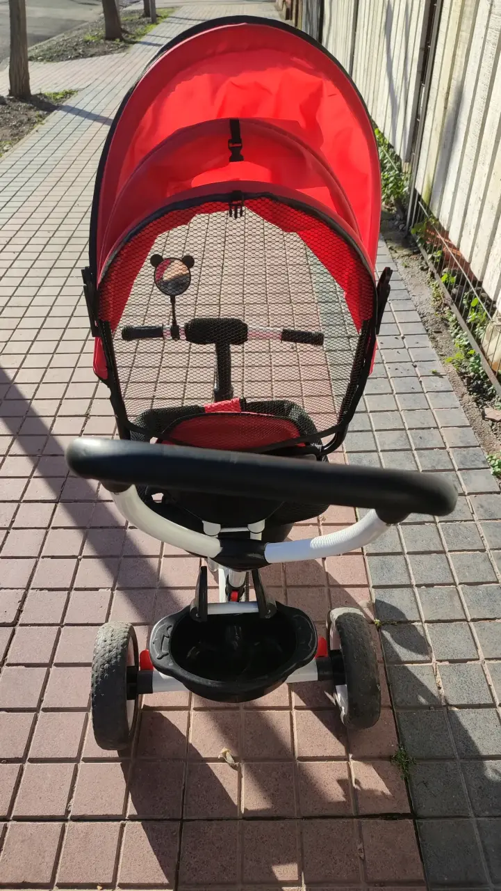 Triciclo infantil rojo con manillar ajustable - 3