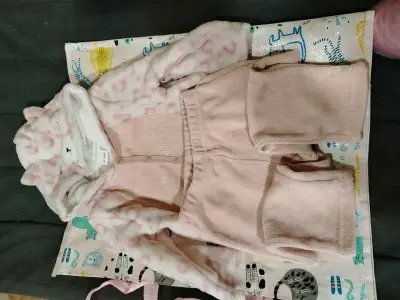 Conjunto de invierno para bebé con capucha de oso - miniatura 1