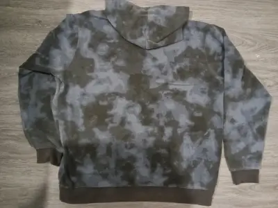Polerón con capucha camuflado gris y negro - miniatura 2