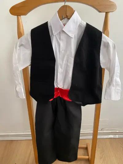 Traje típico infantil con chaleco bordado - miniatura 2