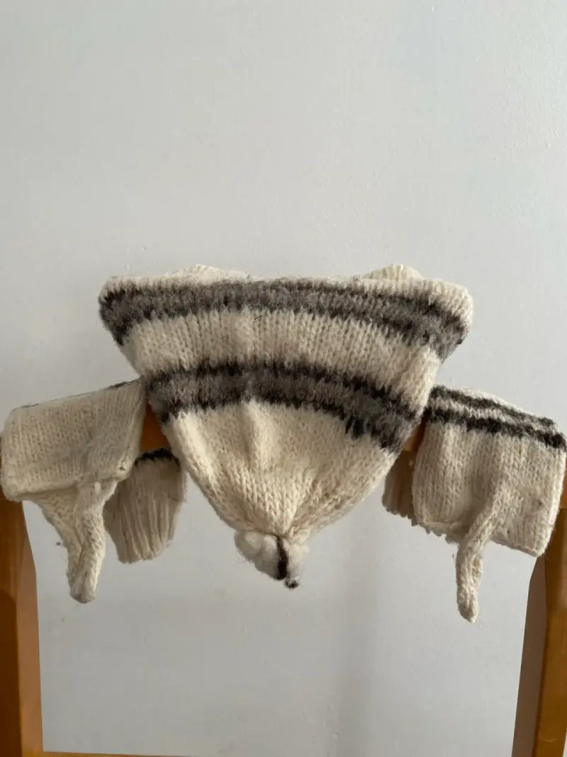 Poncho de lana artesanal con rayas - 2