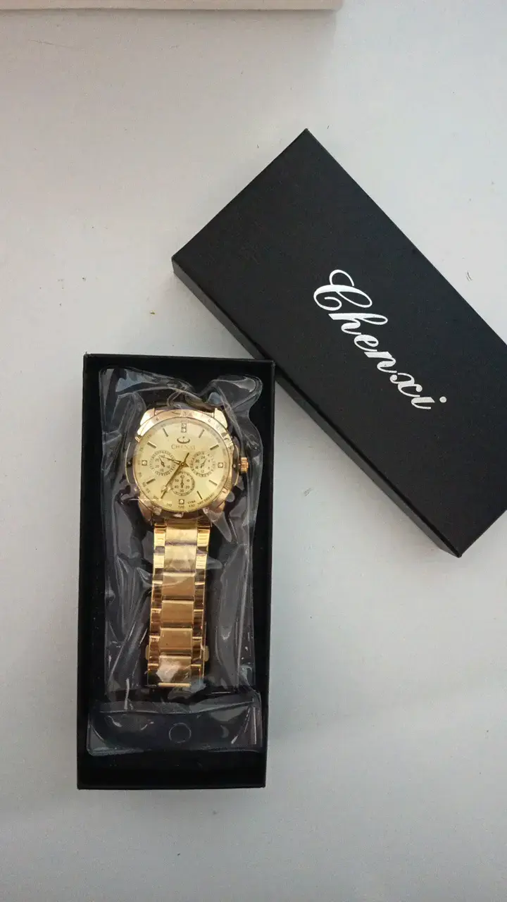 Reloj dorado Chenxi formal y elegante
