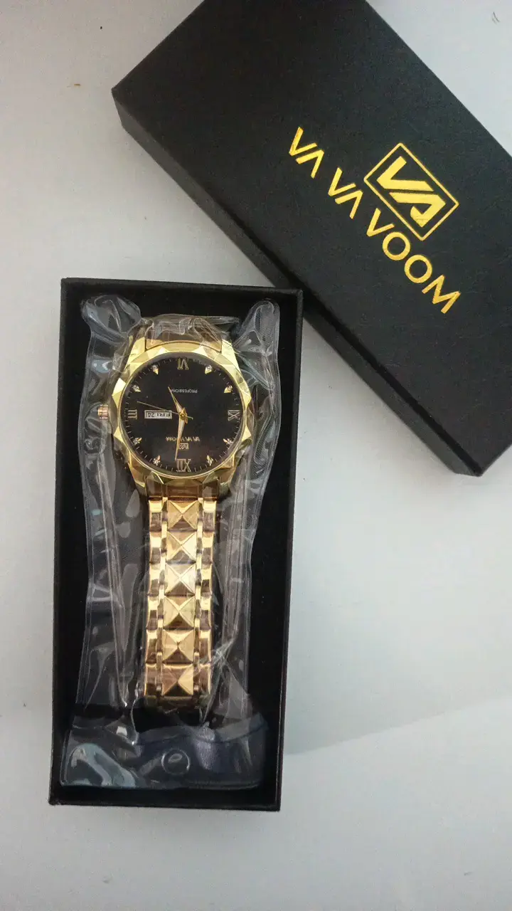 Reloj dorado Va Va Voom elegante