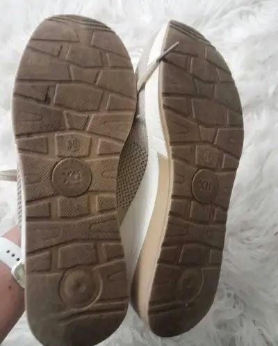 Zapatillas deportivas beige con detalles dorados - miniatura 6