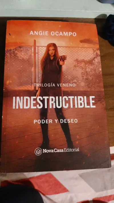 Libro 'Indestructible' de Angie Ocampo - miniatura 1