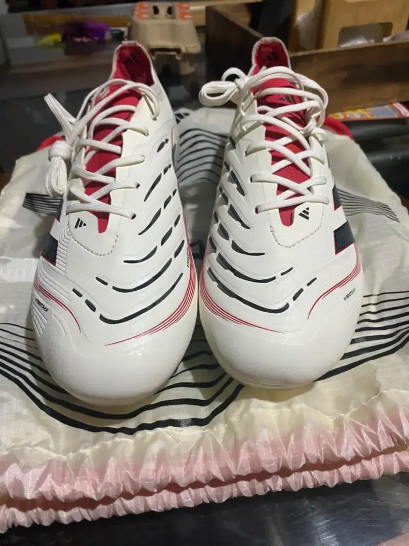 Botines de fútbol Adidas Predator blancos - 1