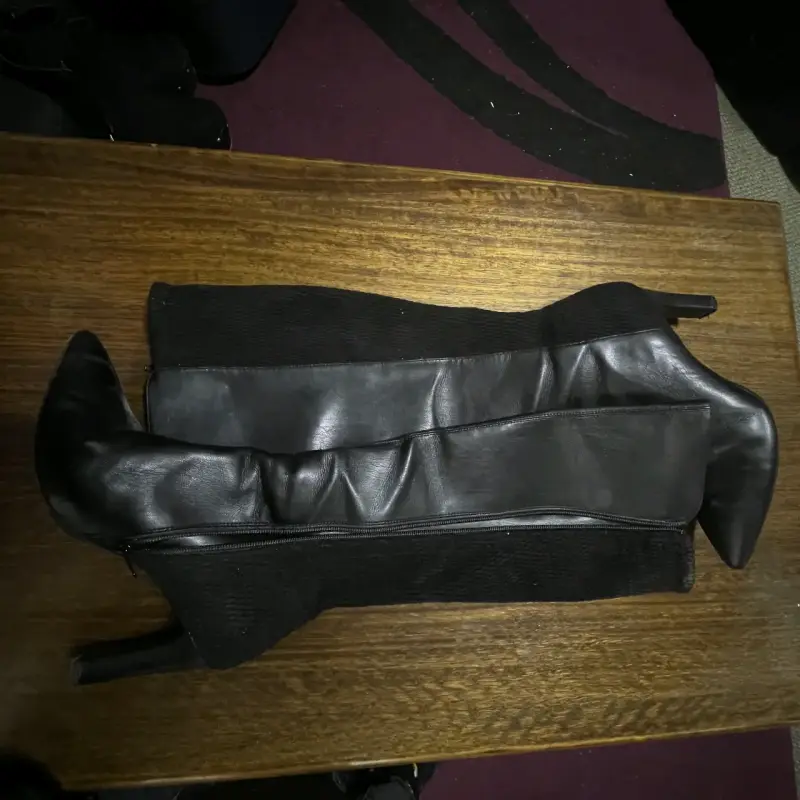 Botas de cuero negras con tacón alto - 1
