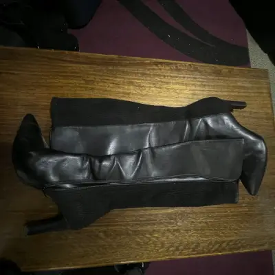 Botas de cuero negras con tacón alto - miniatura 1