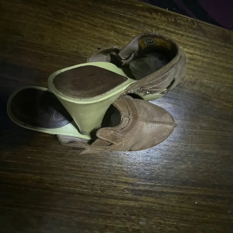 Zapatos de cuero marrón con tacón - 1