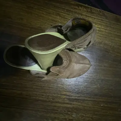 Zapatos de cuero marrón con tacón - miniatura 1
