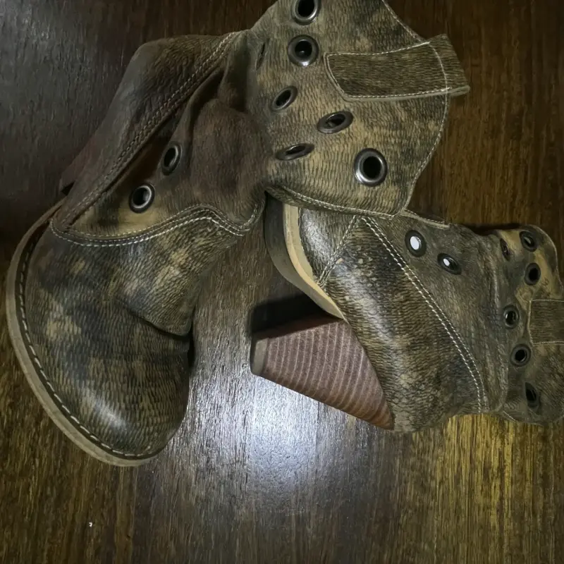 Botines de cuero marrón con tacón alto - 1