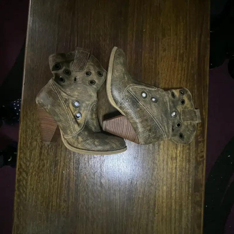 Botines de cuero marrón con tacón alto - 2