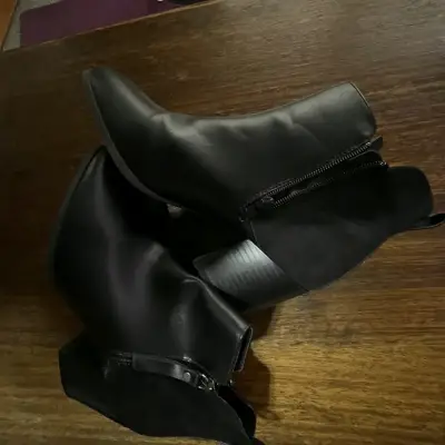 Botines Negros de Cuero con Cierre Lateral - miniatura 1