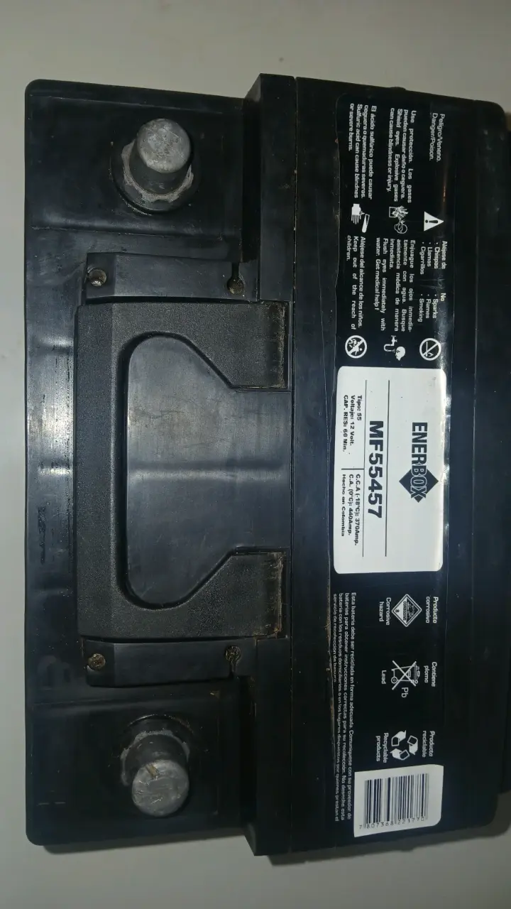 Batería de auto Enerbox MF55457 reciclable - 2