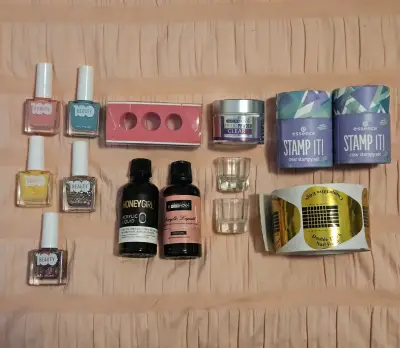 Kit de Uñas con Esmaltes y Accesorios - miniatura 1