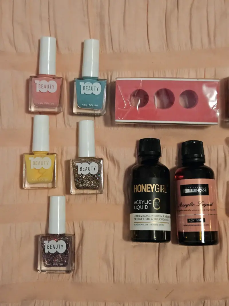 Kit de Uñas con Esmaltes y Accesorios - 2