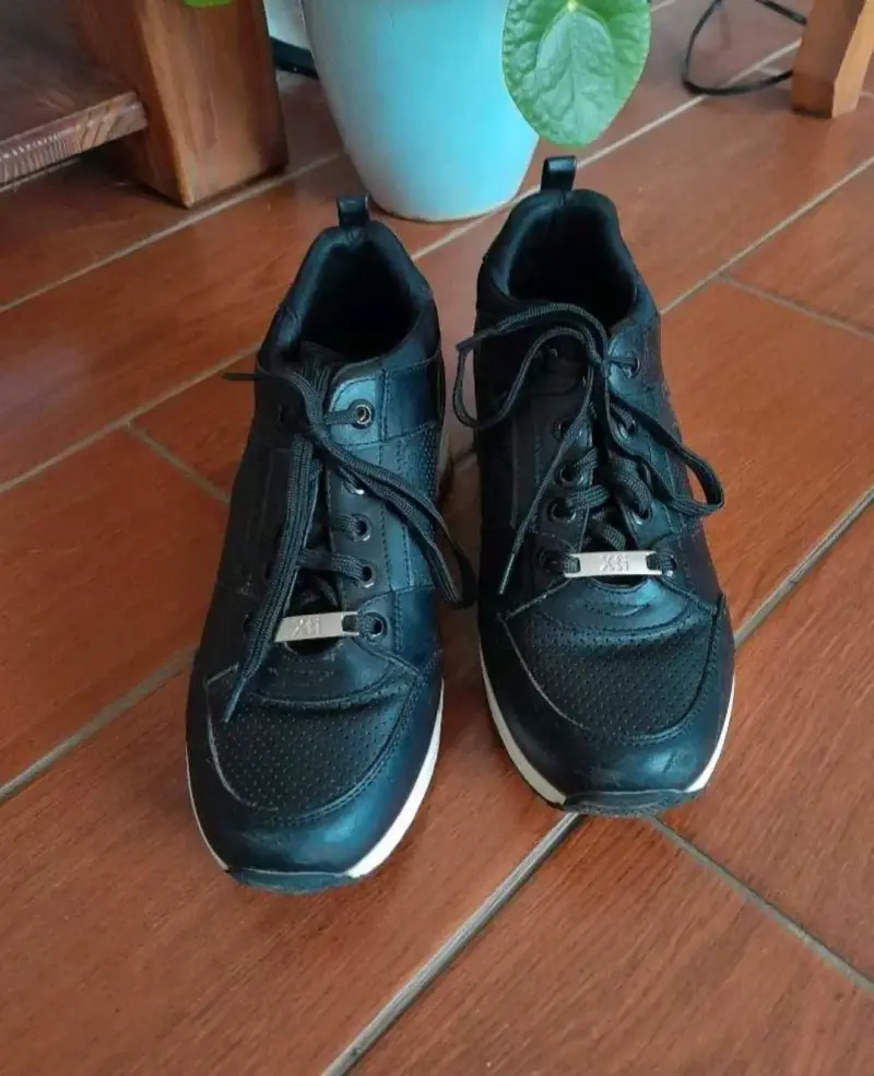Zapatillas negras para mujer - 2