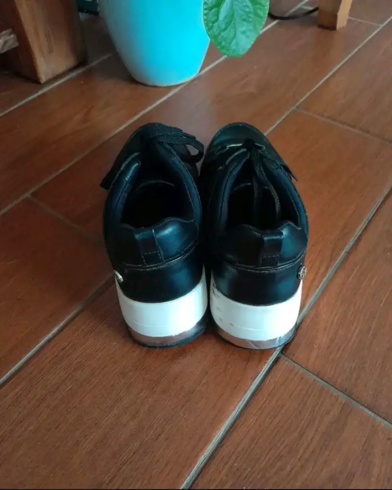 Zapatillas negras para mujer - 3