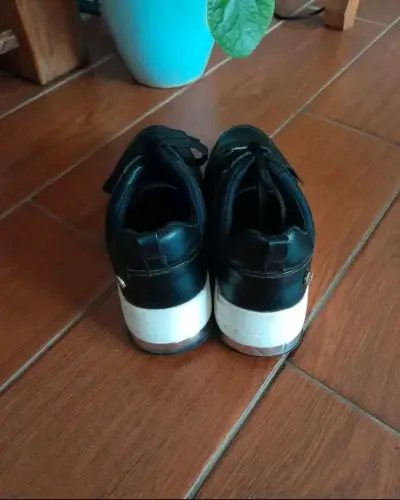 Zapatillas negras para mujer - miniatura 3