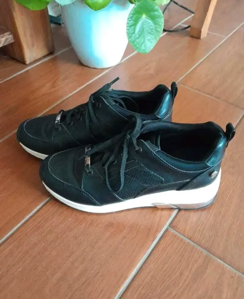 Zapatillas negras para mujer - 4