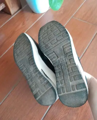 Zapatillas negras para mujer - miniatura 6