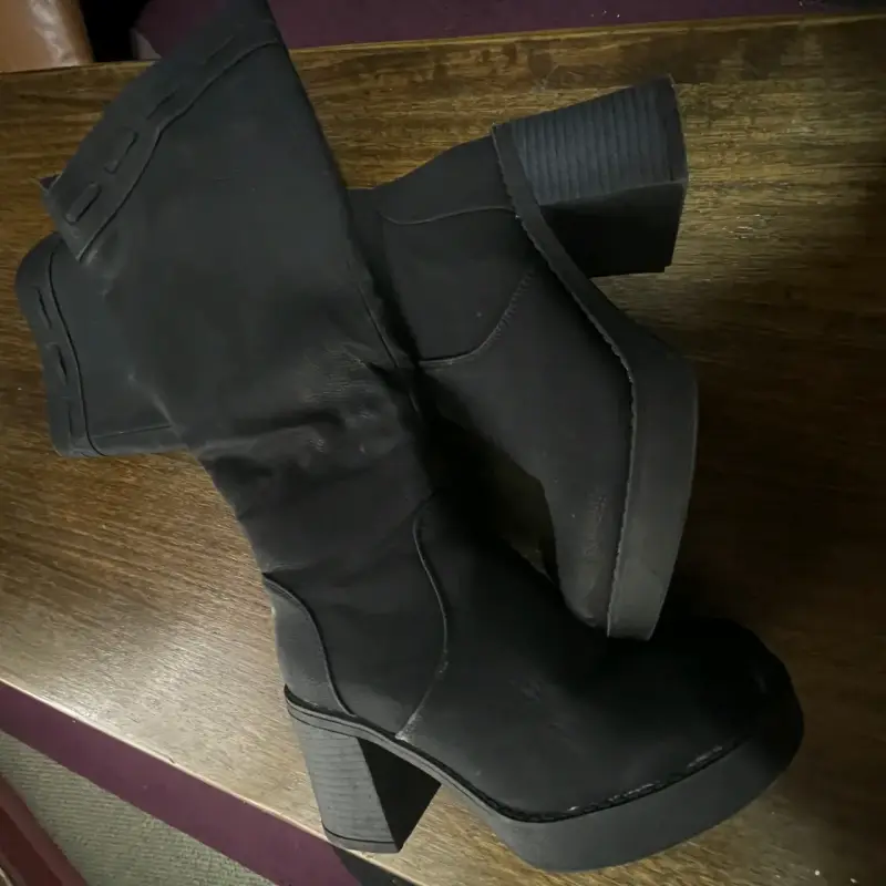 Botas negras de tacón alto para mujer - 1