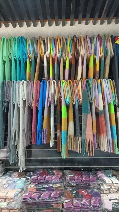 Bufandas de lana multicolor para invierno - miniatura 1