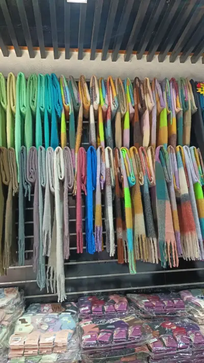 Bufandas de lana multicolor para invierno - miniatura 2