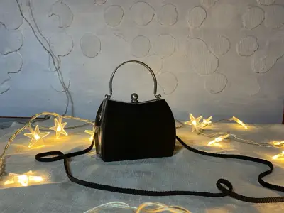 Cartera de mano negra elegante La Regale - miniatura 1