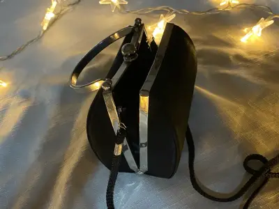 Cartera de mano negra elegante La Regale - miniatura 2