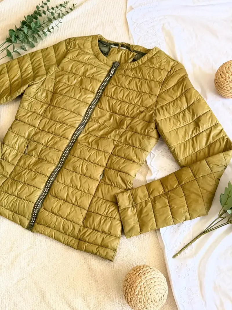 Chaqueta acolchada verde oliva para mujer - 1