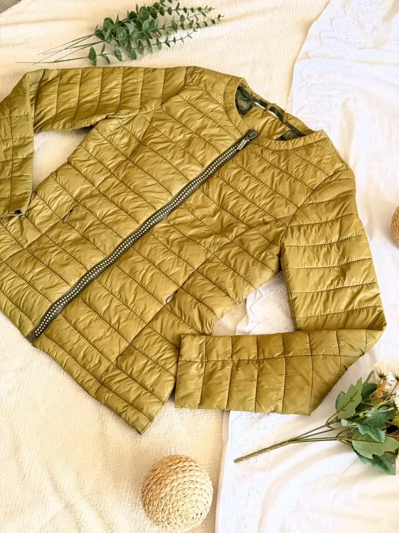 Chaqueta acolchada verde oliva para mujer - 3