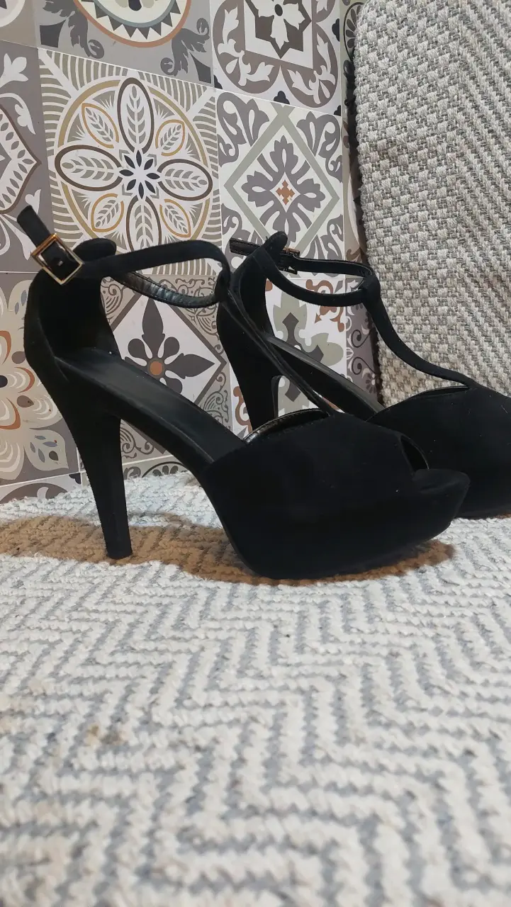 Tacones Negros de Gamuza con Hebilla - 1