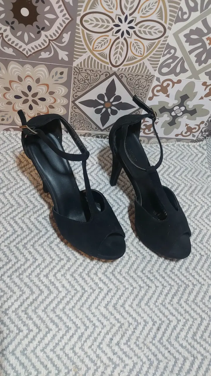 Tacones Negros de Gamuza con Hebilla - 3