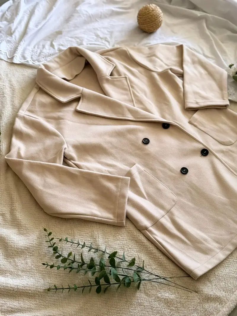 Abrigo Beige Doble Botonadura para Mujer - 2